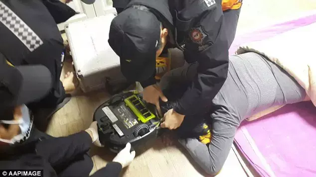 אישה שהותקפה על ידי רובוט הרומבה שלה אישה שהותקפה על ידי רובוט הרומבה שלה