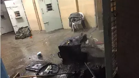 תא מעצר בבסיס המשטרה הצבאית דן שנשרף על ידי חייל צה"ל שנעצר תא מעצר בבסיס המשטרה הצבאית דן שנשרף על ידי חייל צה"ל שנעצר
