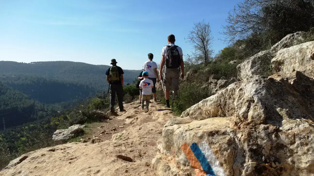 מטיילים בהרי ירושלים מטיילים בהרי ירושלים