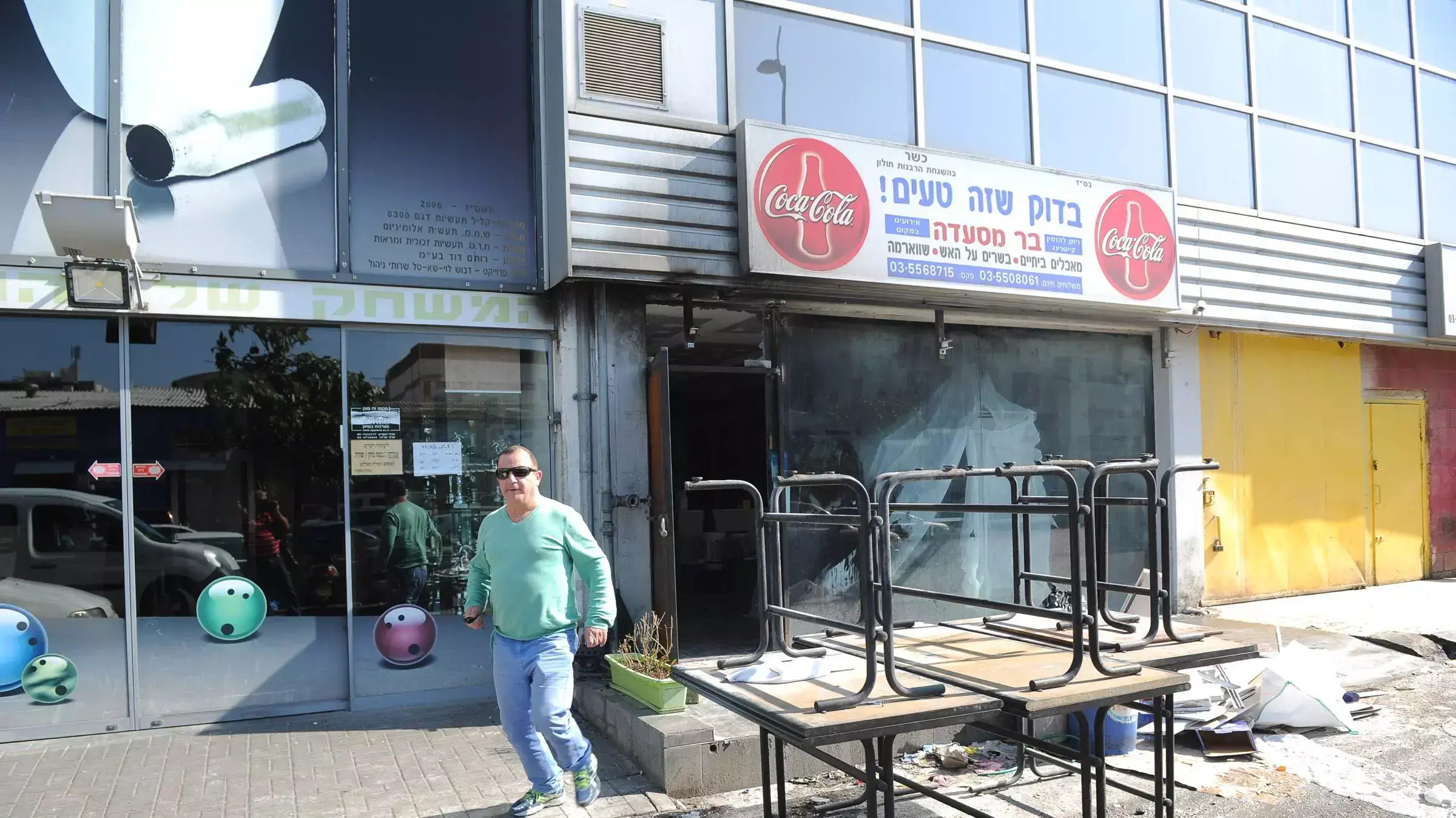 מסעדה באזור התעשייה בחולון שמציתים אותה פעם אחר פעם, מרץ 2015