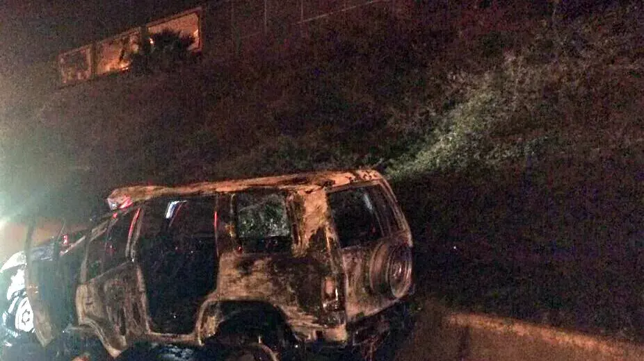 רכב התלקח לאחר שהתנגש במעקה בטיחות בדרך איילון, בסמוך למחלף וולפסון שבחולון רכב התלקח לאחר שהתנגש במעקה בטיחות בדרך איילון, בסמוך למחלף וולפסון שבחולון
