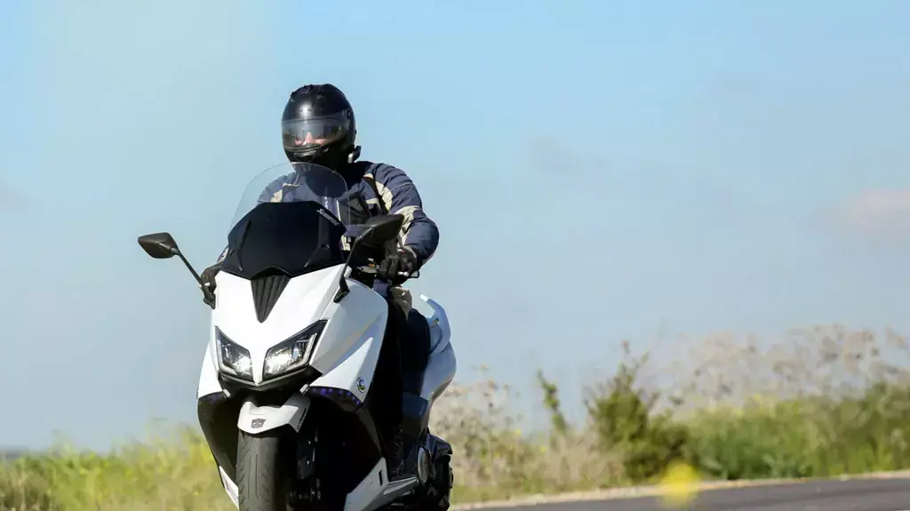 מבחן קטנוע ימאהה T-MAX 530 המחודש. מרץ 2015 מבחן קטנוע ימאהה T-MAX 530 המחודש. מרץ 2015