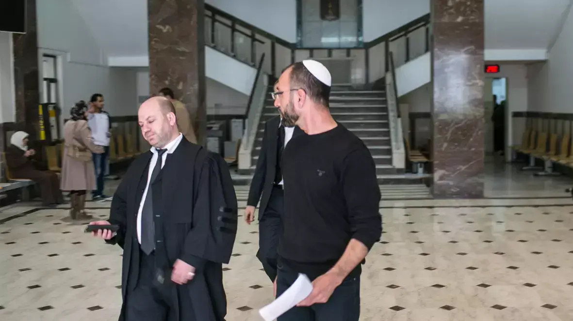 אלי אריש, ראש ארגון פשע מירושלים, שבנו מואשם בתקיפת צעיר ערבי בבית המשפט השלום בירושלים, מרץ 2015 אלי אריש, ראש ארגון פשע מירושלים, שבנו מואשם בתקיפת צעיר ערבי בבית המשפט השלום בירושלים, מרץ 2015