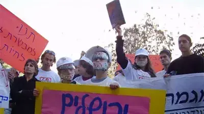 הפגנה נגד אישור תוכנית בנייה בירושלים (יוסי קמחי, הקואליציה לשימור ירושלים) הפגנה נגד אישור תוכנית בנייה בירושלים (יוסי קמחי, הקואליציה לשימור ירושלים)