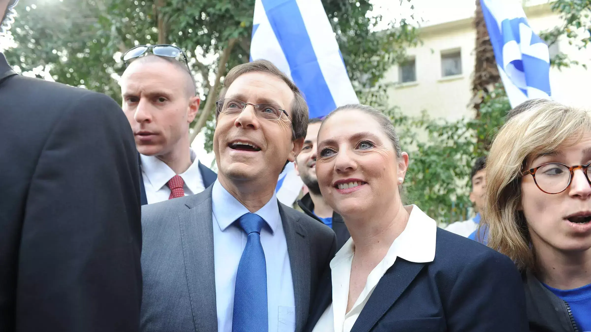 יצחק הרצוג יו"ר המחנה הציוני מצביע יחד עם אשתו מיכל הרצוג בבחירות 2015, קלפיות נפתחו. תל אביב 17 במרץ, 2015 יצחק הרצוג יו"ר המחנה הציוני מצביע יחד עם אשתו מיכל הרצוג בבחירות 2015, קלפיות נפתחו. תל אביב 17 במרץ, 2015