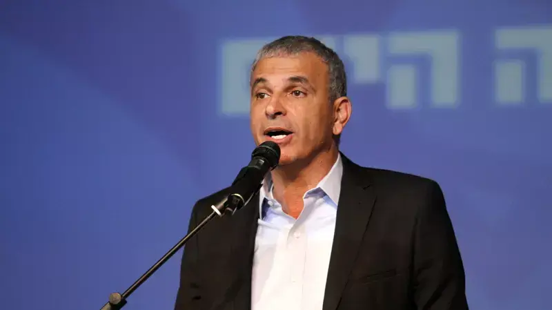משה כחלון נואם לאחר תוצאות המדגם במטה כולנו בתל אביב, מרץ 2015