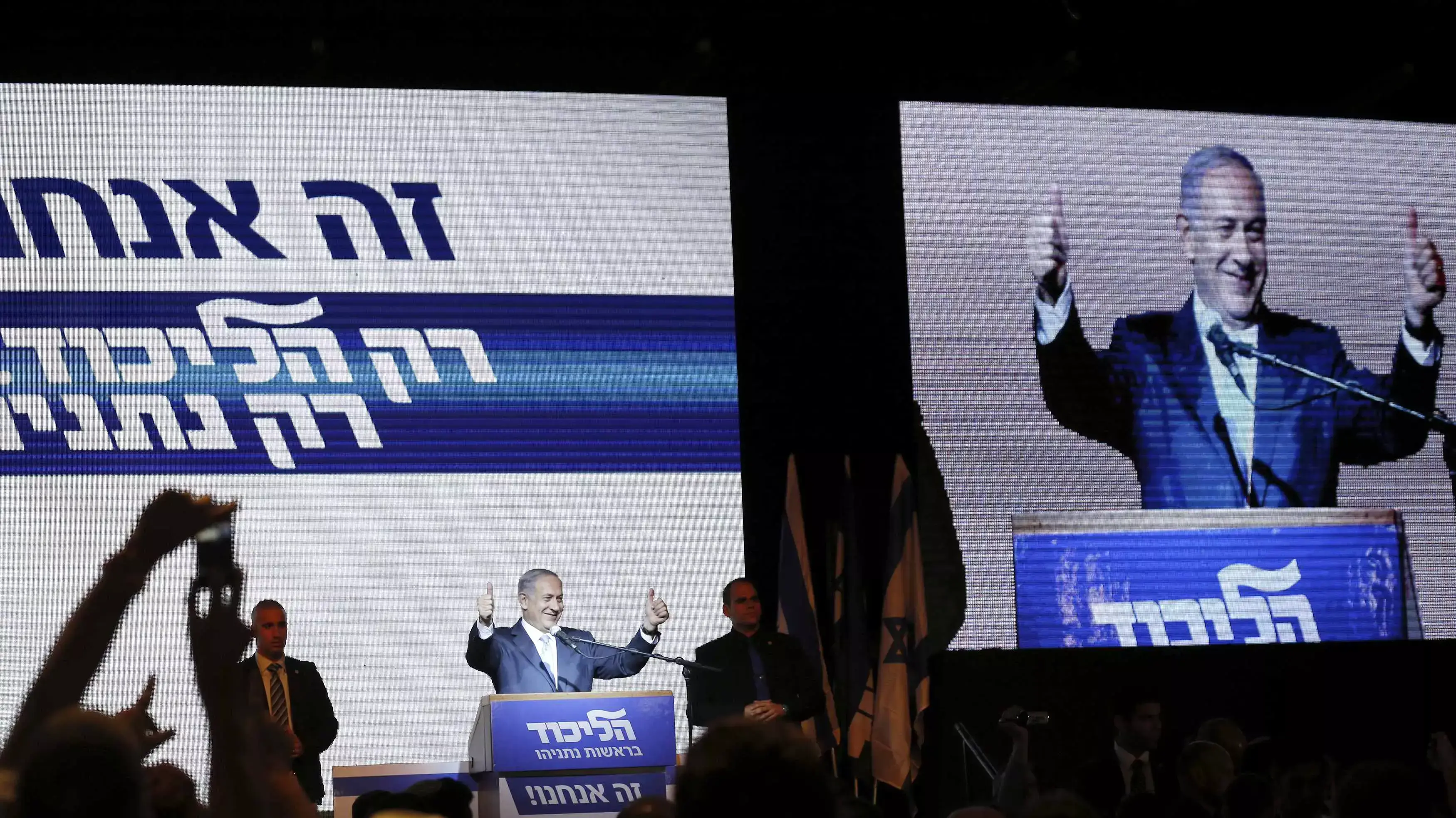 ראש הממשלה בנימין נתניהו ותומכי הליכוד בגני התערוכה בהכרזה על התוצאות, 17 במרץ 2015 ראש הממשלה בנימין נתניהו ותומכי הליכוד בגני התערוכה בהכרזה על התוצאות, 17 במרץ 2015