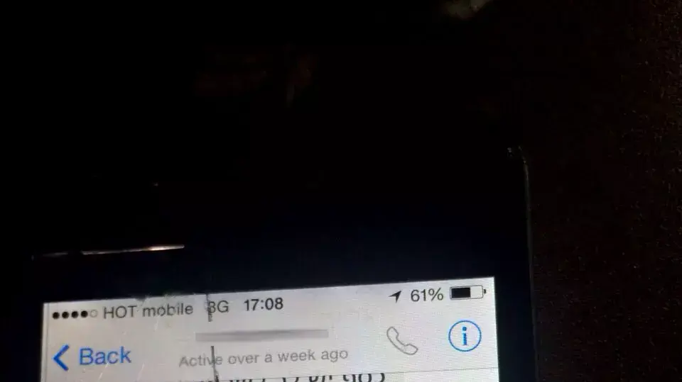 אישה סחטה את בן זוגה לשעבר אישה סחטה את בן זוגה לשעבר