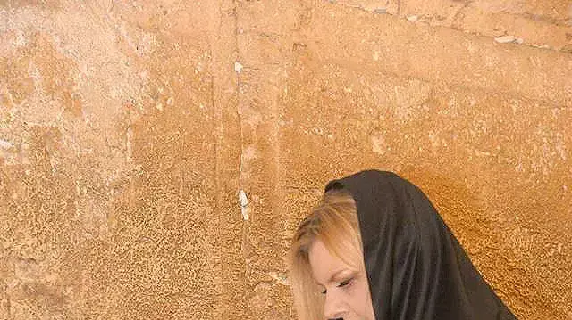 שרה נתניהו בכותל המערבי בירושלים מרץ 2015 שרה נתניהו בכותל המערבי בירושלים מרץ 2015