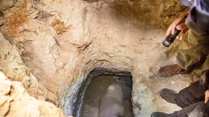 גבר ניסה לפרוץ למערכת מחילות חצובה בסמוך ליישוב טמרה ולגנוב עתיקות גבר ניסה לפרוץ למערכת מחילות חצובה בסמוך ליישוב טמרה ולגנוב עתיקות