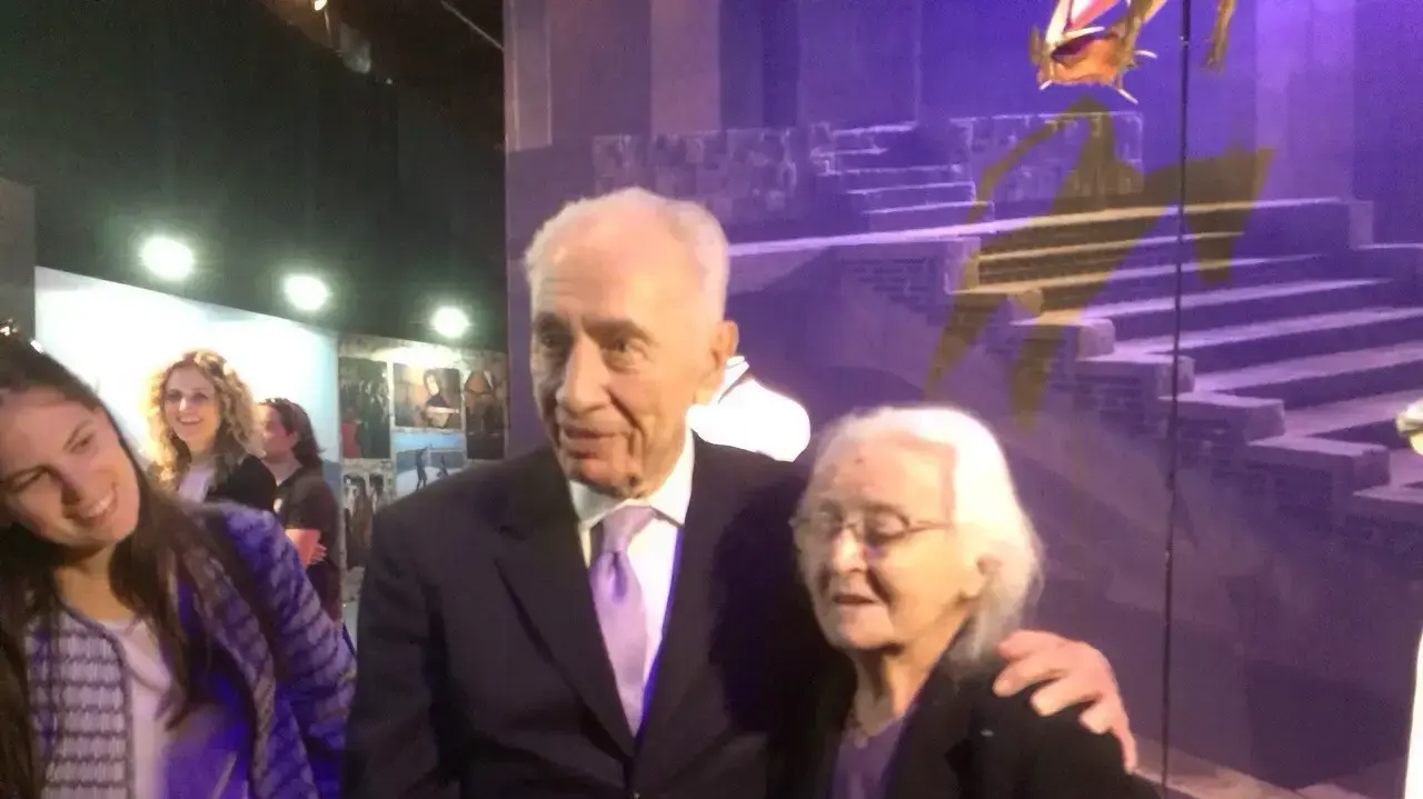 שניים שראו קצת עולם. פרס ושבץ שניים שראו קצת עולם. פרס ושבץ