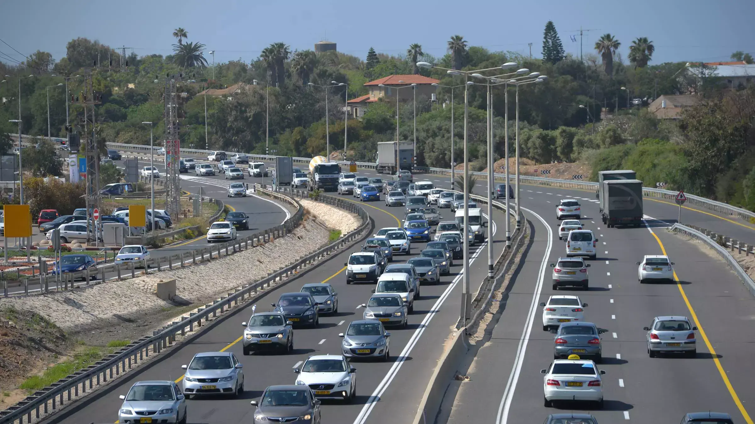 עומסי תנועה בכביש 4 צומת בית ינאי לצפון, חול המועד פסח אפריל 2015 עומסי תנועה בכביש 4 צומת בית ינאי לצפון, חול המועד פסח אפריל 2015