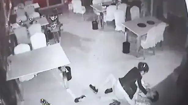 ניסה לאנוס את העובדת וגילה שהיא מומחית לאומנויות לחימה ניסה לאנוס את העובדת וגילה שהיא מומחית לאומנויות לחימה