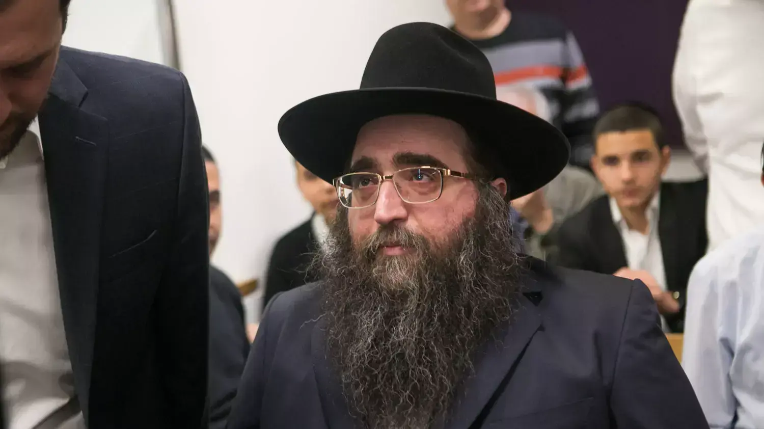 הקראת כתב האישום של הרב פינטו במחוזי בתל אביב, אפריל 2015 הקראת כתב האישום של הרב פינטו במחוזי בתל אביב, אפריל 2015