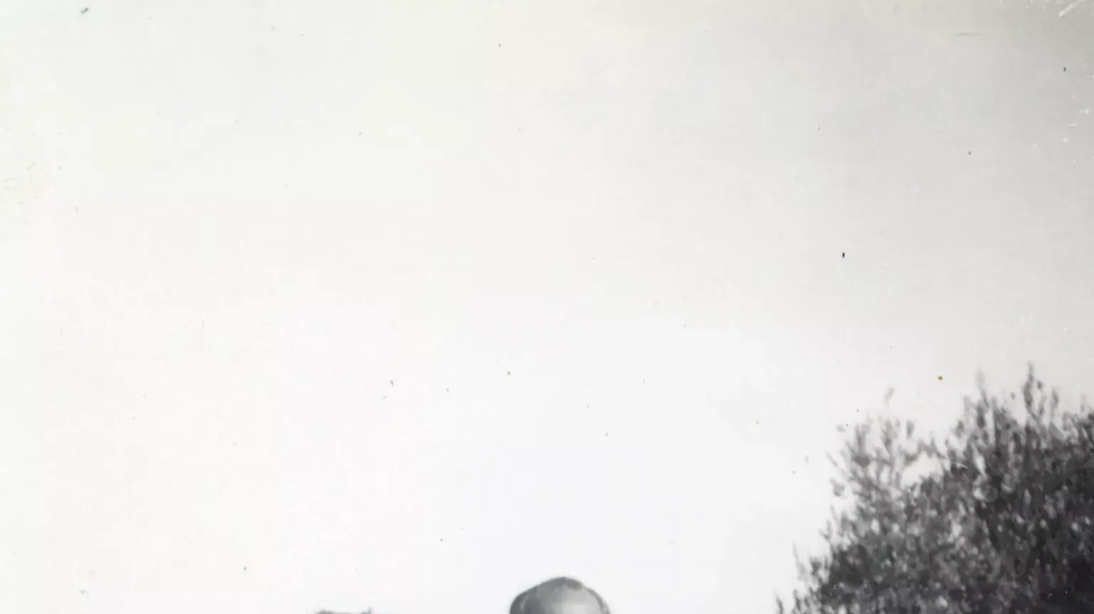 קלמנט הורי כותב היומן מתוניס עם אשתו ובתו קלמנט הורי כותב היומן מתוניס עם אשתו ובתו