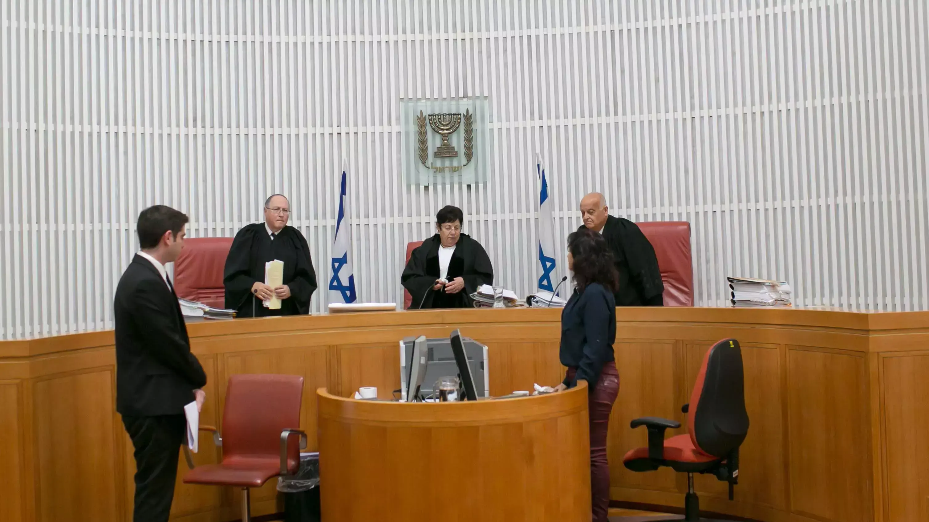 שופטי בית המשפט העליון סלים ג'ובראן, מרים נאור ואליקים רובינשטיין בדיון הבוקר, אפריל 2015 שופטי בית המשפט העליון סלים ג'ובראן, מרים נאור ואליקים רובינשטיין בדיון הבוקר, אפריל 2015