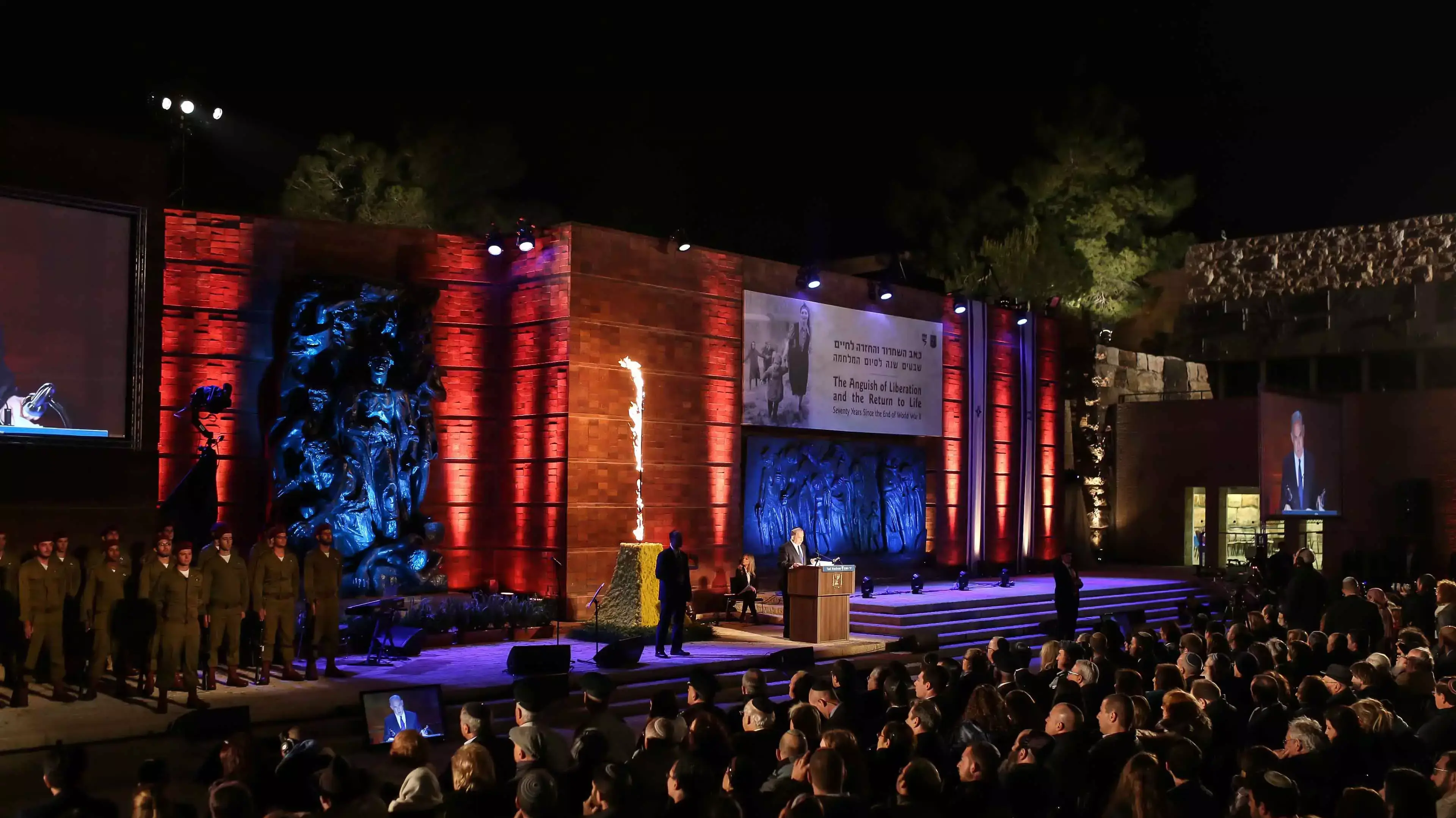 רוה"מ בנימין נתניהו בטקס לציון יום הזיכרון לשואה ולגבורה ביד ושם, אפריל 2015 רוה"מ בנימין נתניהו בטקס לציון יום הזיכרון לשואה ולגבורה ביד ושם, אפריל 2015