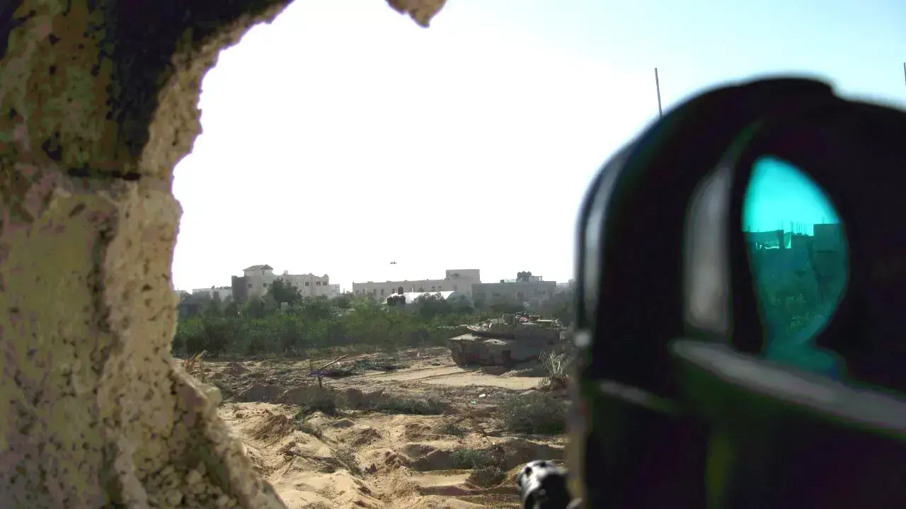 דולב אוחיון וחברי הצוות שלו מסיירת רימון בתוך עזה בזמן מבצע צוק איתן דולב אוחיון וחברי הצוות שלו מסיירת רימון בתוך עזה בזמן מבצע צוק איתן