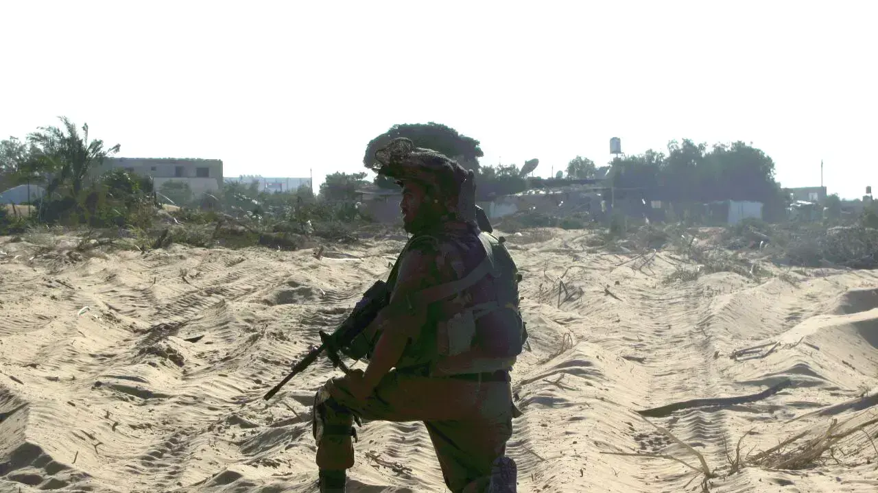 מתוך שהותו של סמ"ר דולב אוחיון ויחידתו בעזה מתוך שהותו של סמ"ר דולב אוחיון ויחידתו בעזה