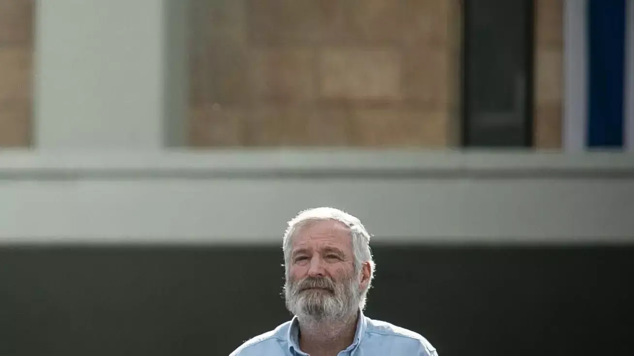 זאב חבר (זמביש) מראשי המתנחלים וחברו של שרון בטקס האשכבה ברחבת הכנסת. ינואר 2014 זאב חבר (זמביש) מראשי המתנחלים וחברו של שרון בטקס האשכבה ברחבת הכנסת. ינואר 2014