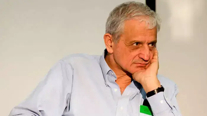 נחום ברנע באזכרתו של דב יודקובסקי נחום ברנע באזכרתו של דב יודקובסקי