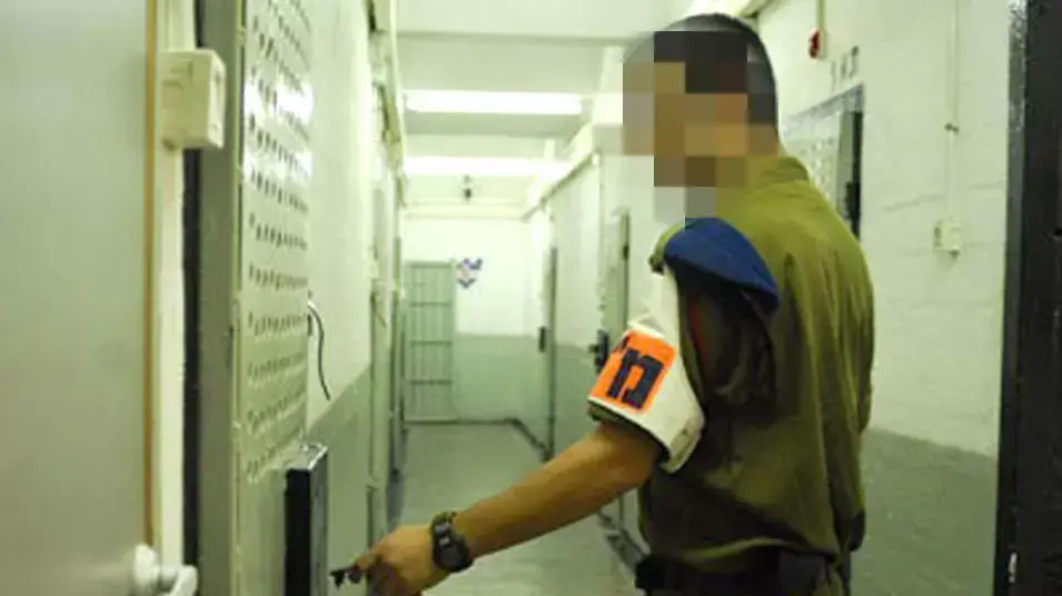 שוטר צבאי בכלא צבאי שוטר צבאי בכלא צבאי