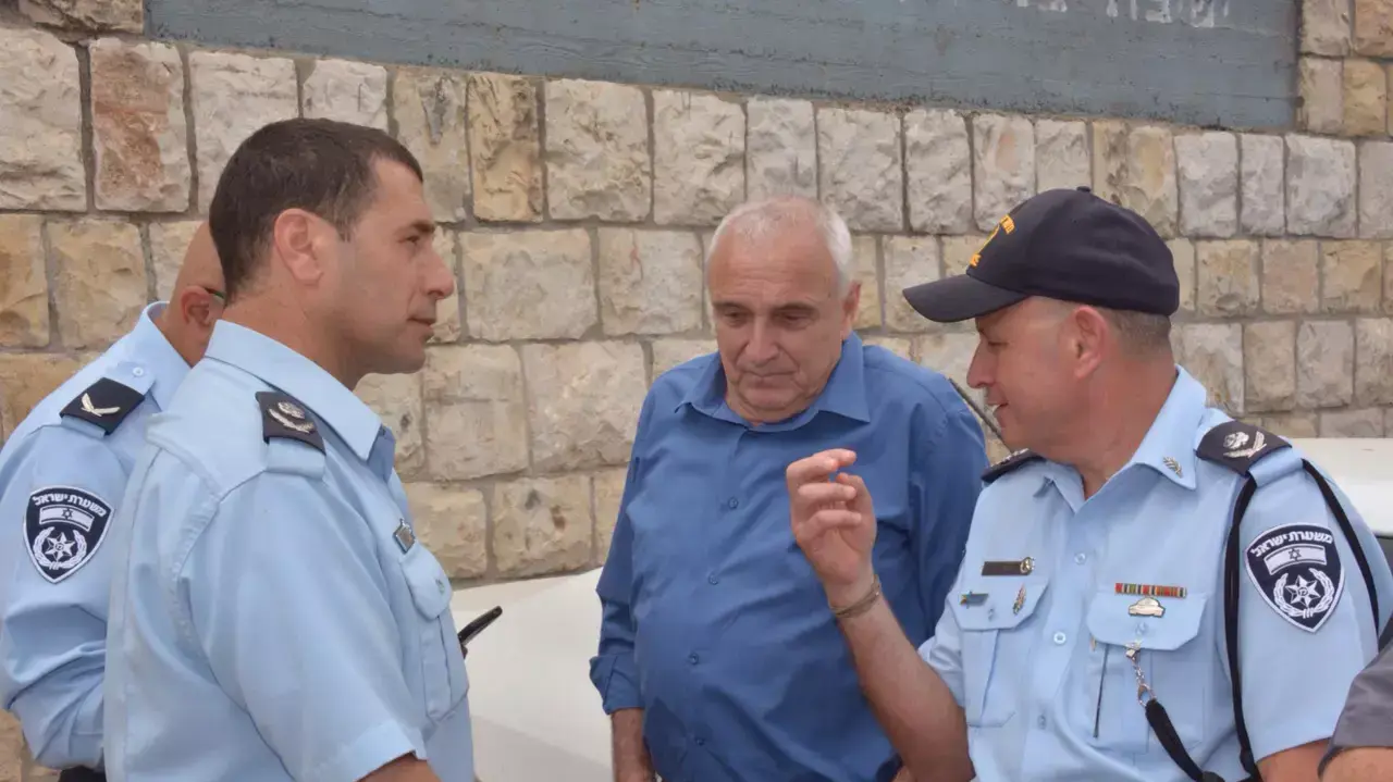 השר לביטחון הפנים יצחק אהרונוביץ' בוחן את היערכות המשטרה לקראת הילולת הרשב"י במירון, 3 במאי 2015 השר לביטחון הפנים יצחק אהרונוביץ' בוחן את היערכות המשטרה לקראת הילולת הרשב"י במירון, 3 במאי 2015