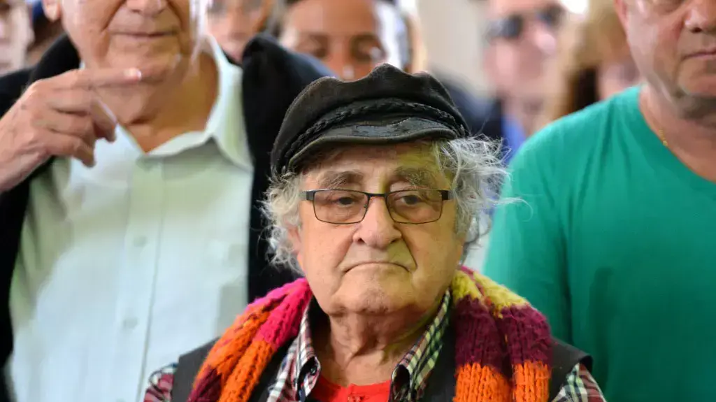 בהלוויתו של אריה אליאס בהלוויתו של אריה אליאס