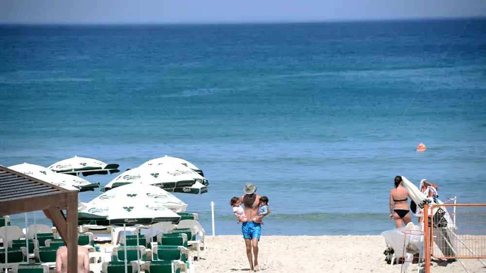 שרב: חוף הים בתל אביב, מאי 2015 שרב: חוף הים בתל אביב, מאי 2015