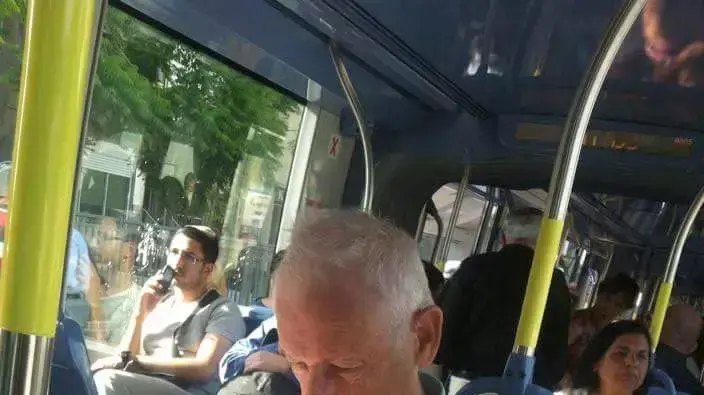 השר בני בגין ברכבת הקלה בירושלים, מאי 2015