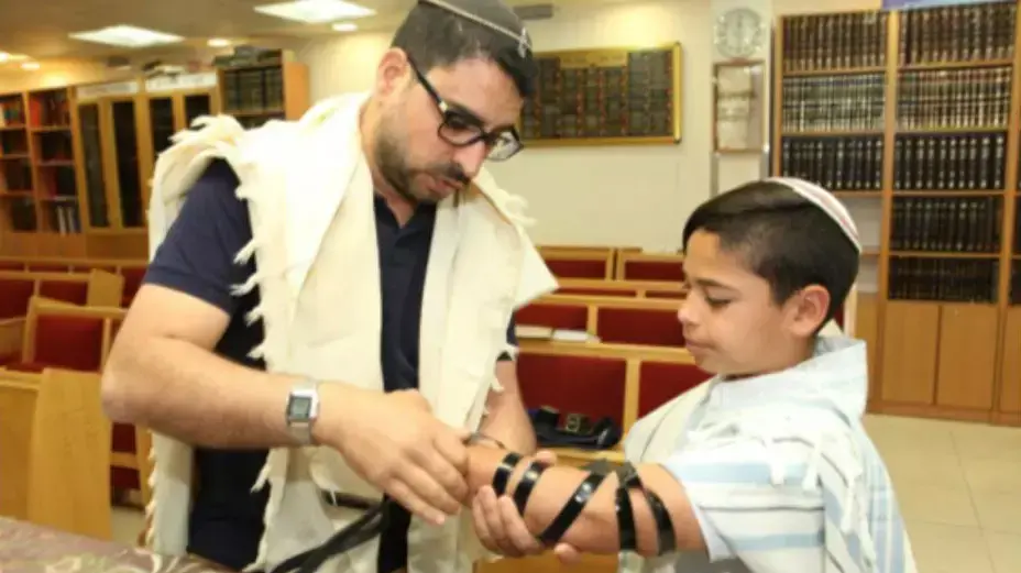 טקס בר המצווה של רועי מלכה בבית החולים רמב"ם מאי 2015 טקס בר המצווה של רועי מלכה בבית החולים רמב"ם מאי 2015