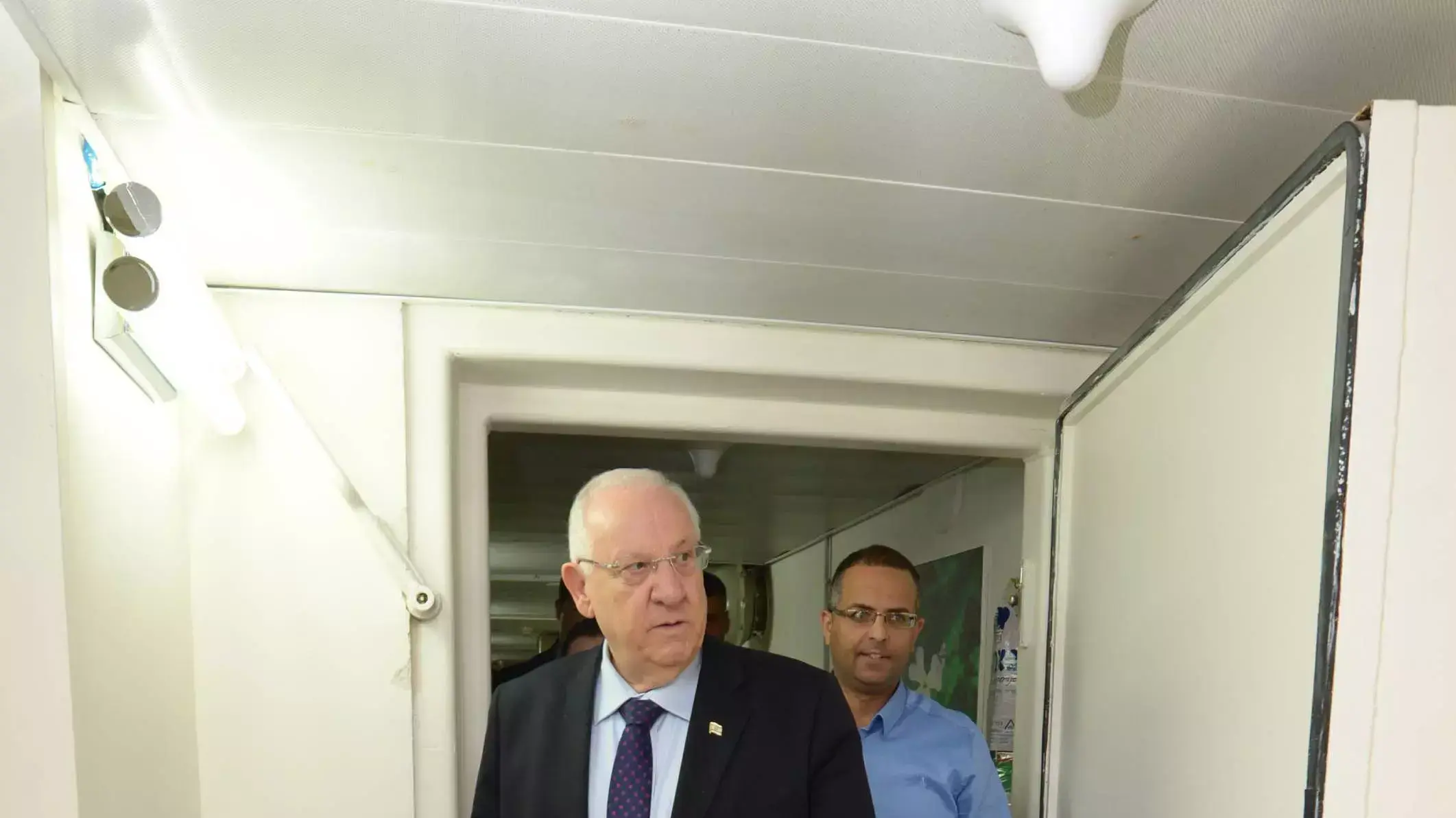 נשיא המדינה בזמן אזעקה במסגרת תרגיל נקודת מפנה, משכן הכנסת, 2 ביוני 2015