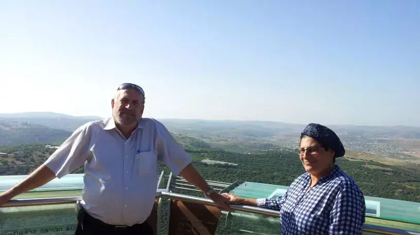רויטל ודויד איינהורן, הוריו של יונתן ז"ל שנפל במלחמת לבנון השנייה במהלך טקס לזכר חללי המלחמה בהר אדיר שבצפון, יוני 2015 רויטל ודויד איינהורן, הוריו של יונתן ז"ל שנפל במלחמת לבנון השנייה במהלך טקס לזכר חללי המלחמה בהר אדיר שבצפון, יוני 2015