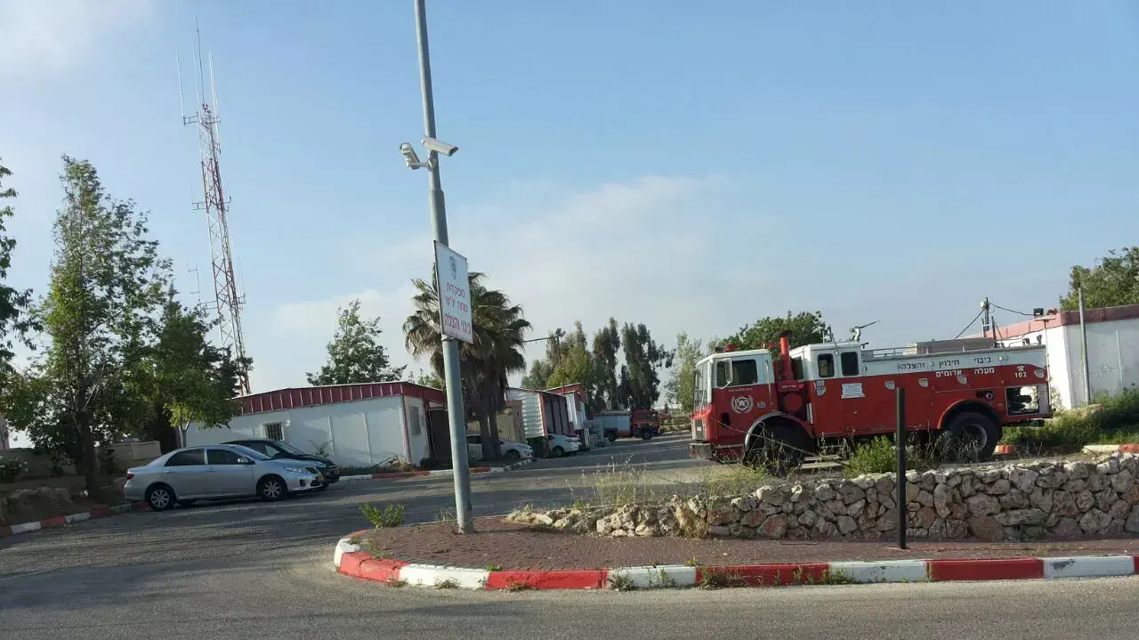 מתחם ביטחון של גבעת זאב שהוקם על קרקע פרטית פלסטינית מתחם ביטחון של גבעת זאב שהוקם על קרקע פרטית פלסטינית