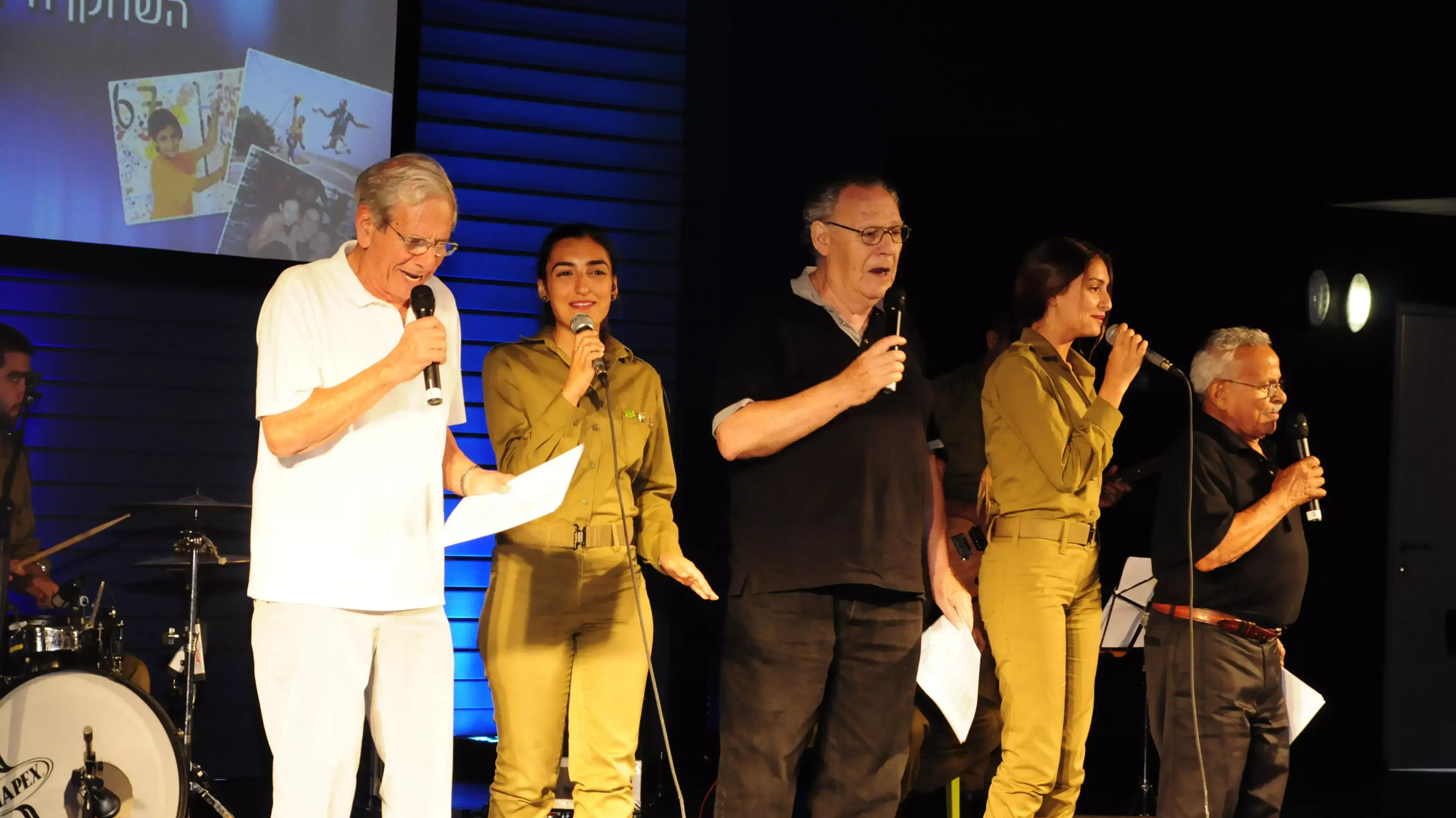 חיים טופול באירוע פתיחת התיאטרון בכפר נהר הירדן יוני 2015