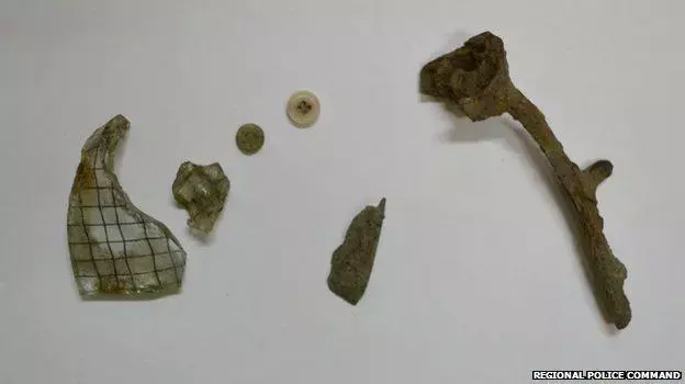 חפצים שנגנבו בידי נערים בריטים שביקרו באושוויץ, יוני 2015 חפצים שנגנבו בידי נערים בריטים שביקרו באושוויץ, יוני 2015