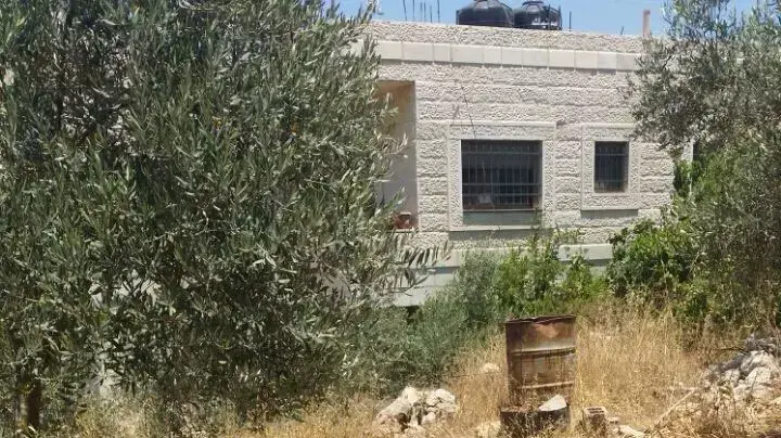 בקבוקי תבערה הושלחו לעבר בית של תושב הכפר דורא אל-קרע הסמוך לבית אל. בקבוקי תבערה הושלחו לעבר בית של תושב הכפר דורא אל-קרע הסמוך לבית אל.