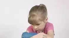 ילדה עצובה ילדה עצובה