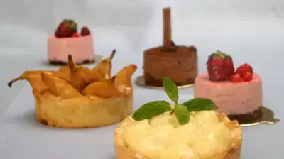 מתוקים של קונדיטוריית לה פנרייה מתוקים של קונדיטוריית לה פנרייה