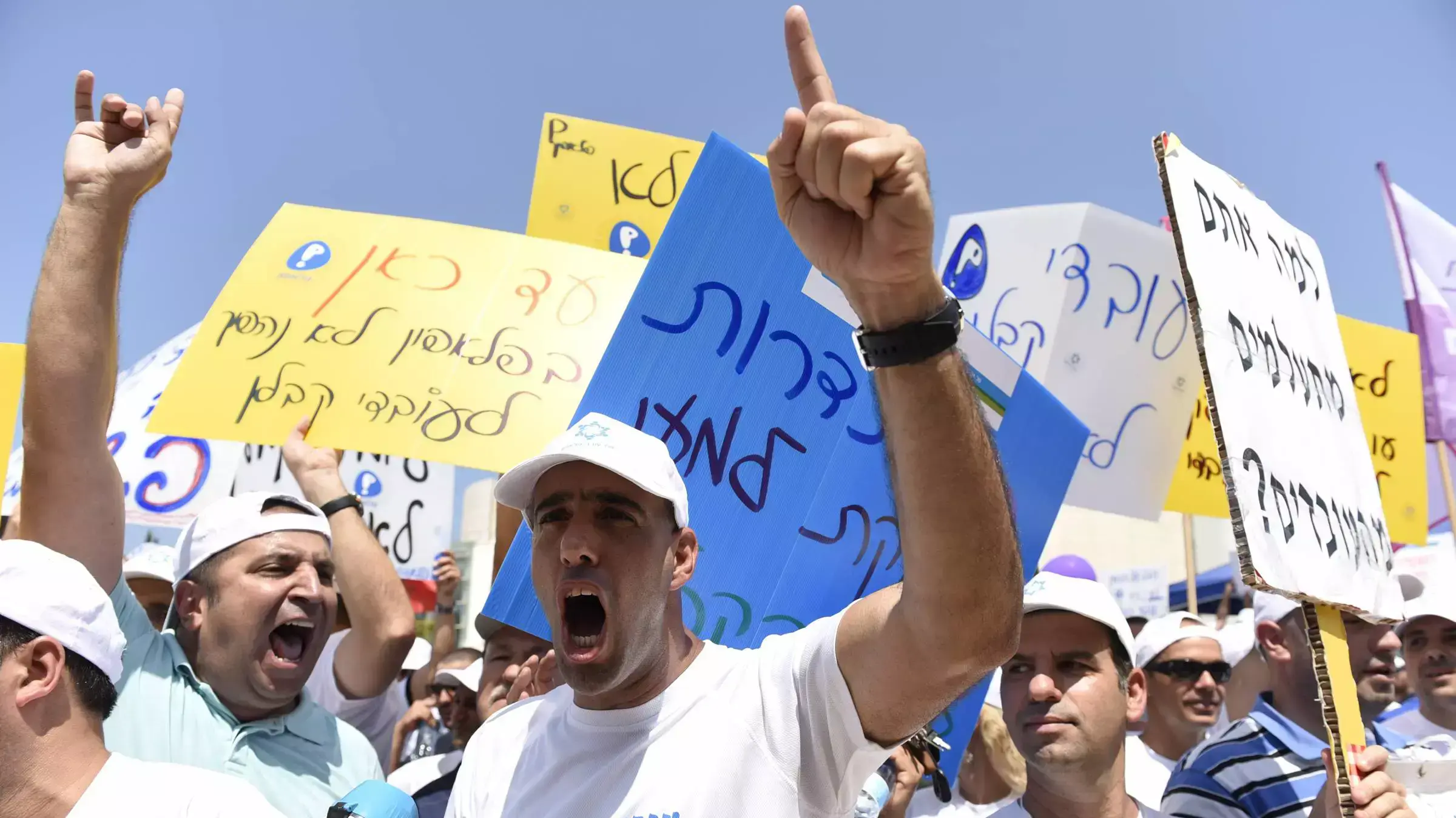 הפגנה למען עובדי הקבלן, תל אביב, 16 ביולי 2015 הפגנה למען עובדי הקבלן, תל אביב, 16 ביולי 2015