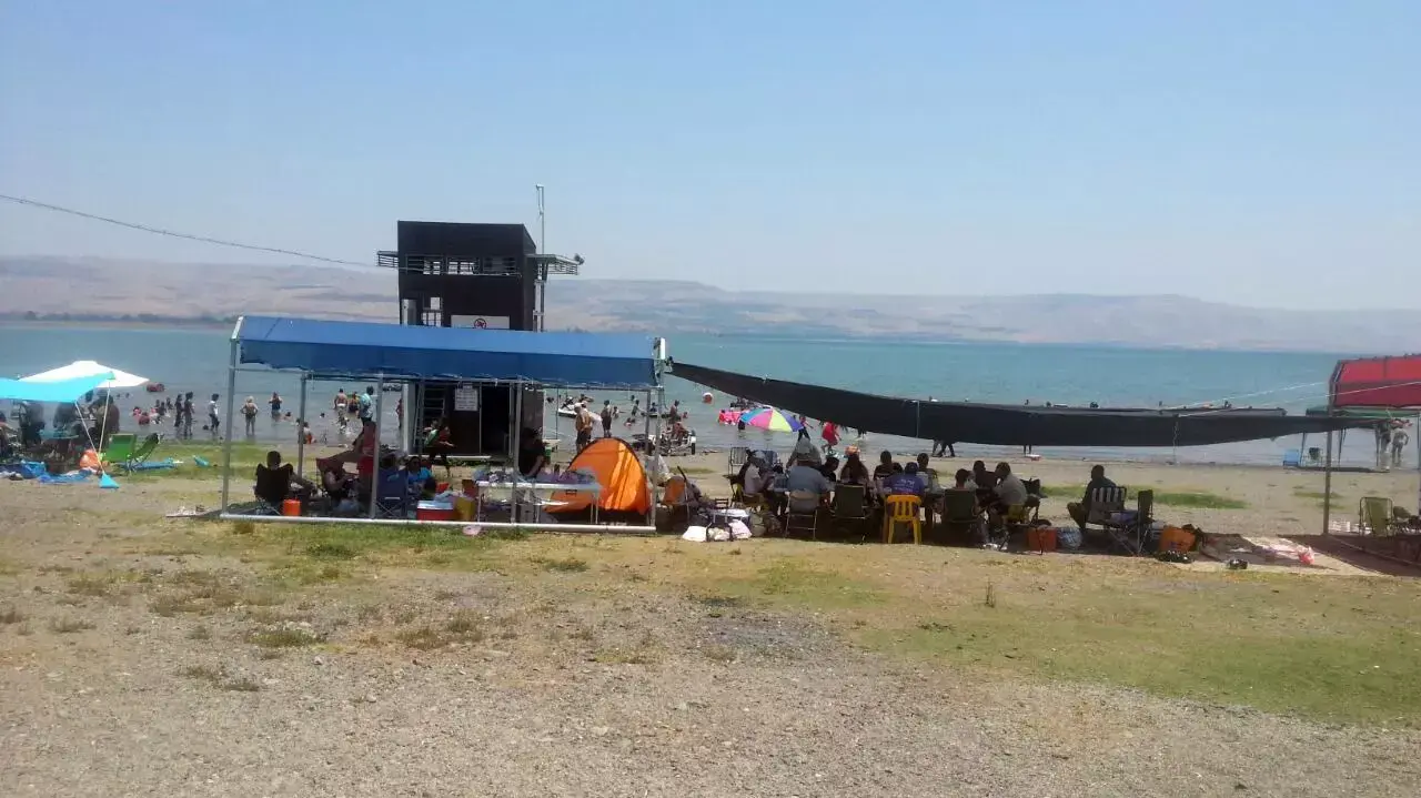 מבלים מוסלמים בחופי הכנרת במהלך עיד אל פיטר, יולי 2015 מבלים מוסלמים בחופי הכנרת במהלך עיד אל פיטר, יולי 2015