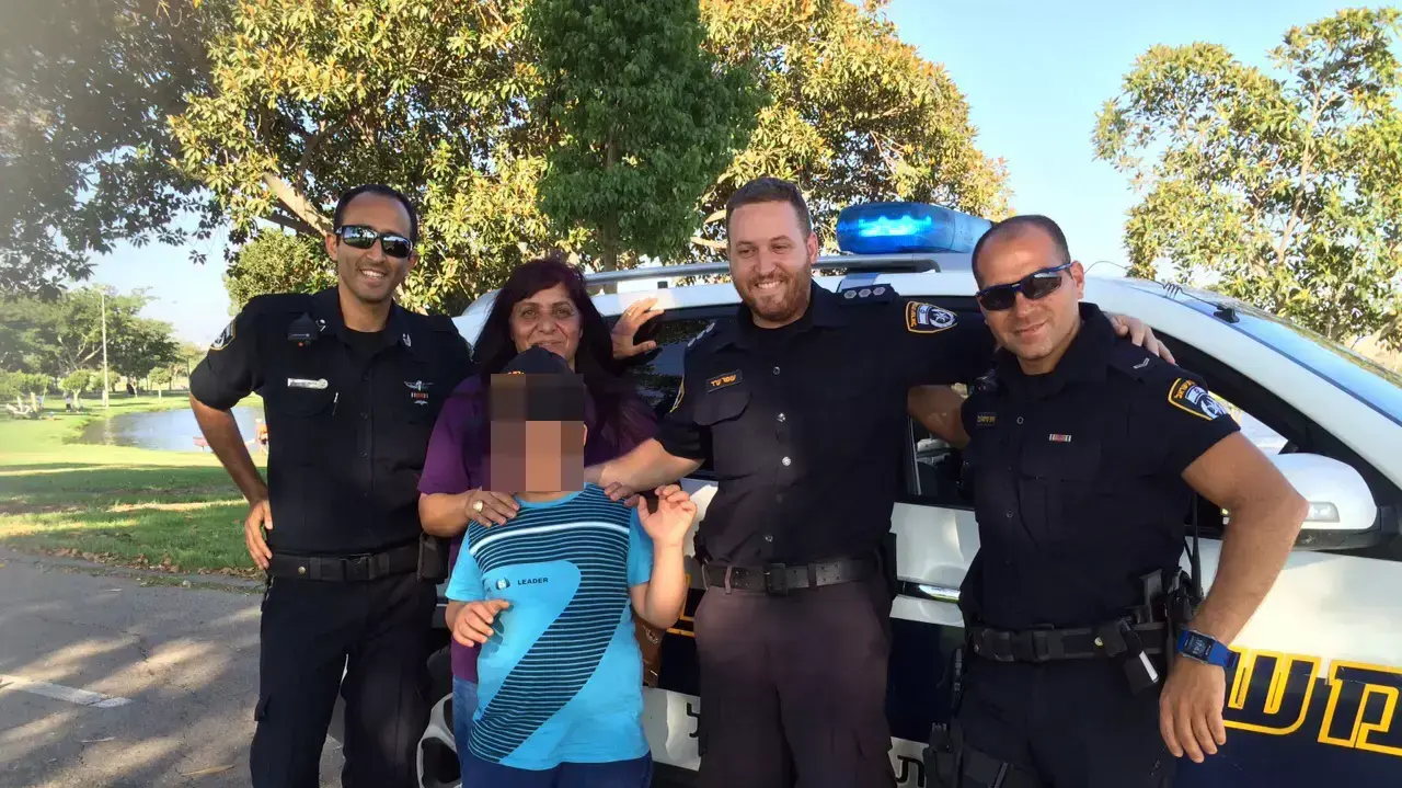 לילד בן 9 הסובל מאוטיזם היה חלום להפוך לשוטר לפחות ליום אחד, יולי 2015 לילד בן 9 הסובל מאוטיזם היה חלום להפוך לשוטר לפחות ליום אחד, יולי 2015