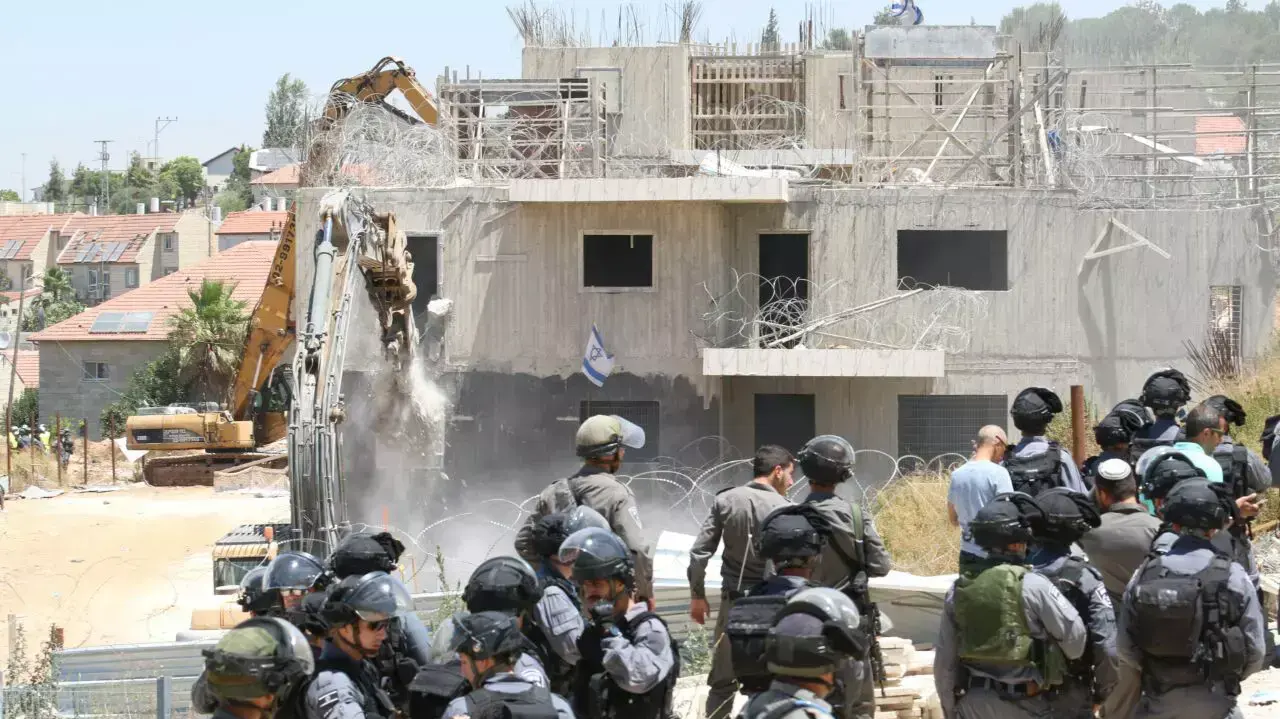 התחילה הריסת בתי דריינוף בבית אל, יולי 2015 התחילה הריסת בתי דריינוף בבית אל, יולי 2015