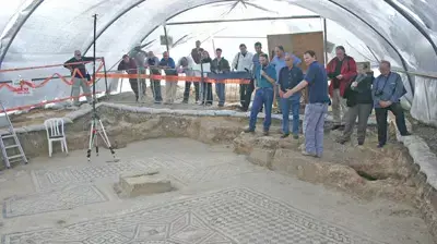 מומחי רשות העתיקות באתר החפירות בכלא מגידו (ניקי דוידוב רשות העתיקות) מומחי רשות העתיקות באתר החפירות בכלא מגידו (ניקי דוידוב רשות העתיקות)