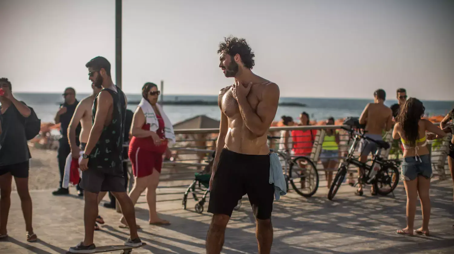 מזג אוויר שרבי בחוף הים בתל אביב, 7 באוגוסט 2015 מזג אוויר שרבי בחוף הים בתל אביב, 7 באוגוסט 2015
