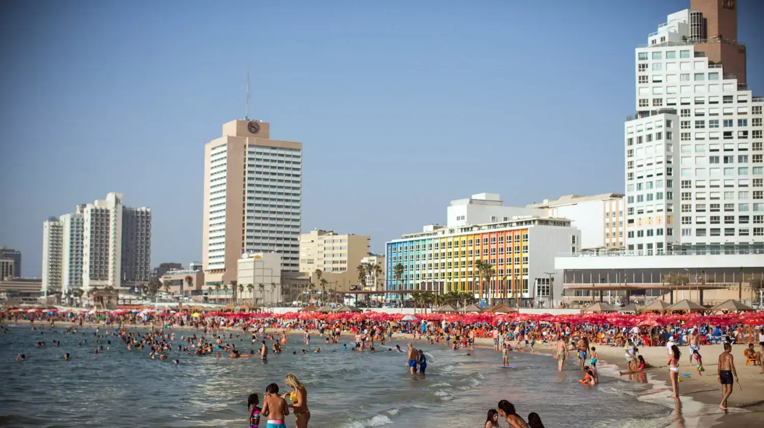 מזג אוויר שרבי בחוף הים בתל אביב, 7 באוגוסט 2015 מזג אוויר שרבי בחוף הים בתל אביב, 7 באוגוסט 2015