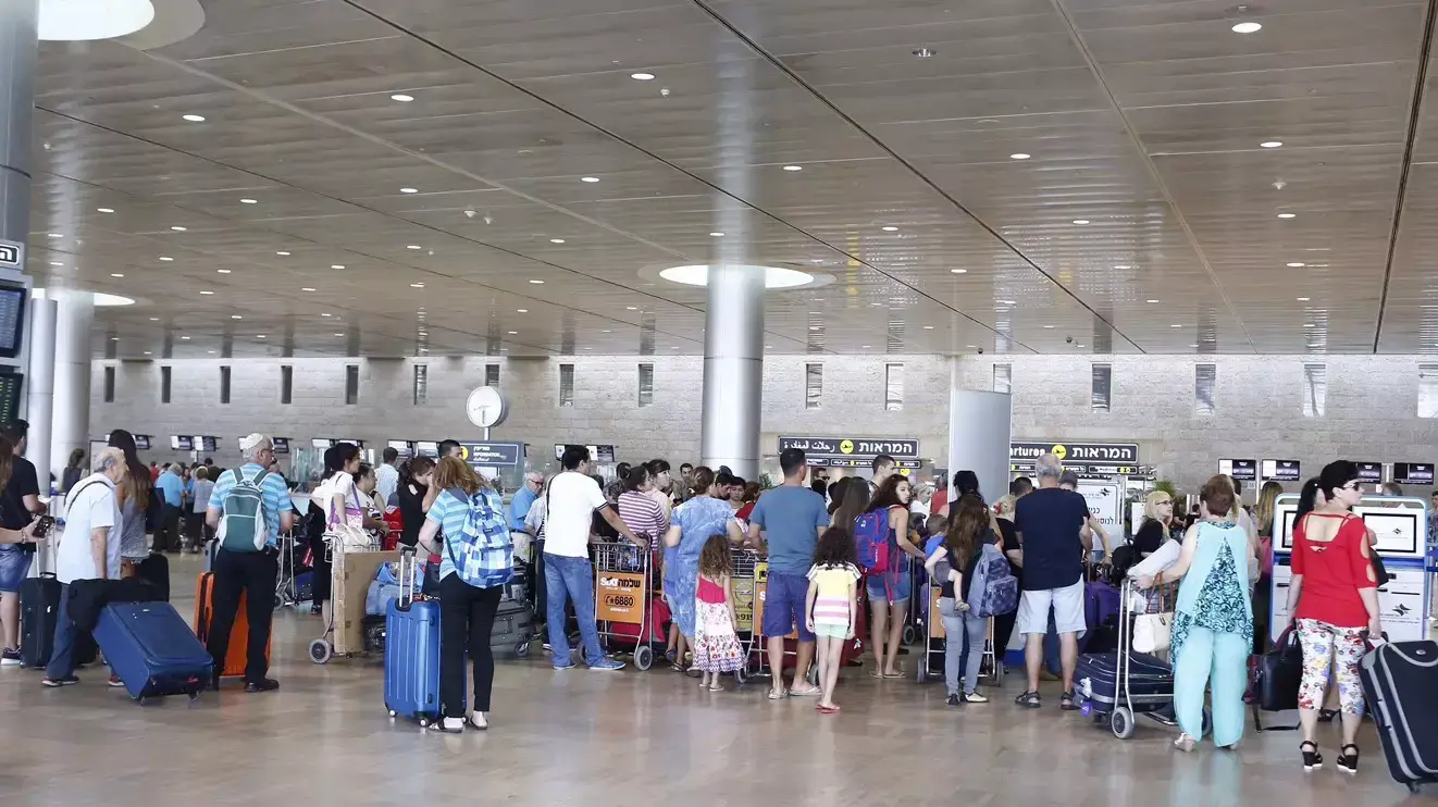 תורים ארוכים באולם ההמראות בנתב"ג, 13 באוגוסט 2015 תורים ארוכים באולם ההמראות בנתב"ג, 13 באוגוסט 2015