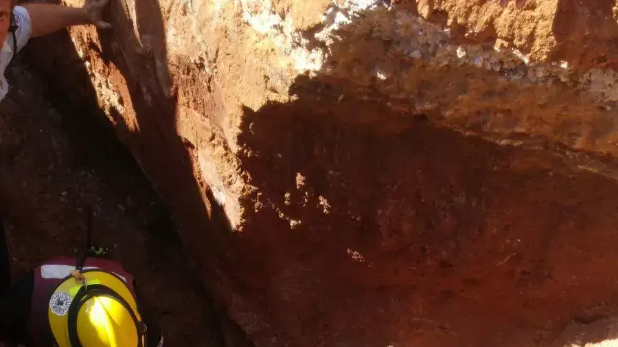 עובד נקבר למוות תחת ערמות חול בבית דגן, אוגוסט 2015 עובד נקבר למוות תחת ערמות חול בבית דגן, אוגוסט 2015