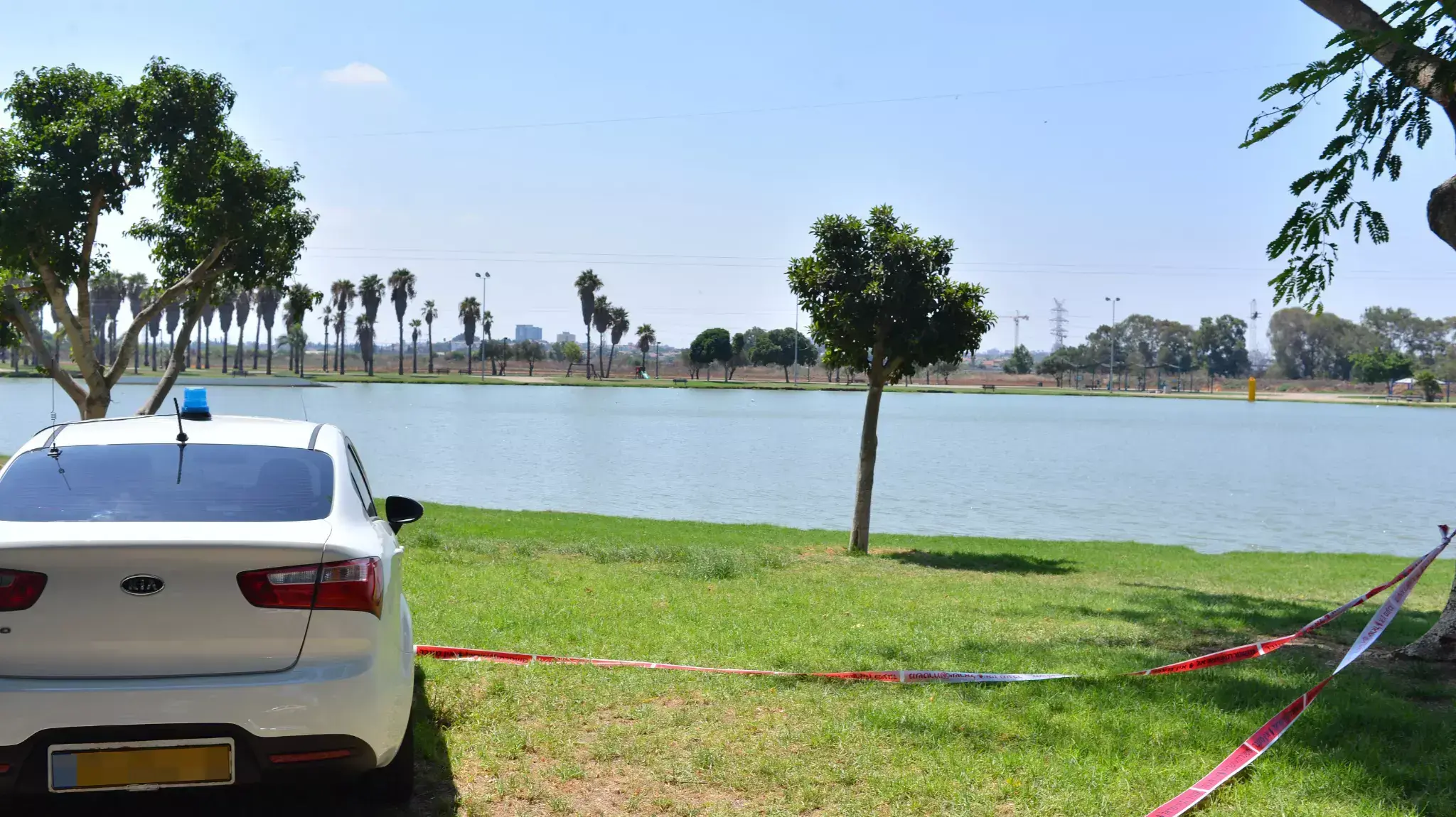גופת גבר נמשתה מפארק באגם דרום בתל אביב, אוגוסט 2015 גופת גבר נמשתה מפארק באגם דרום בתל אביב, אוגוסט 2015