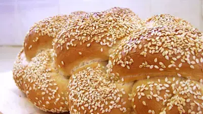 לחם אפוי עם שומשום ( סמדר זורע ברמק ) לחם אפוי עם שומשום ( סמדר זורע ברמק )